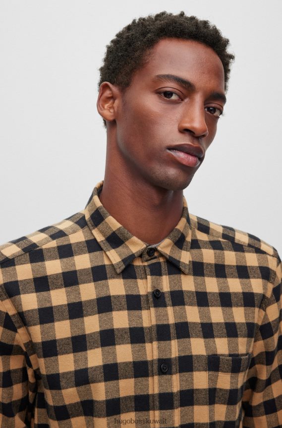 4TFNJN2541 بني Hugo Boss قميص بني منقوش بقصة عادية مصنوع من قطن الفانيلا المصقول