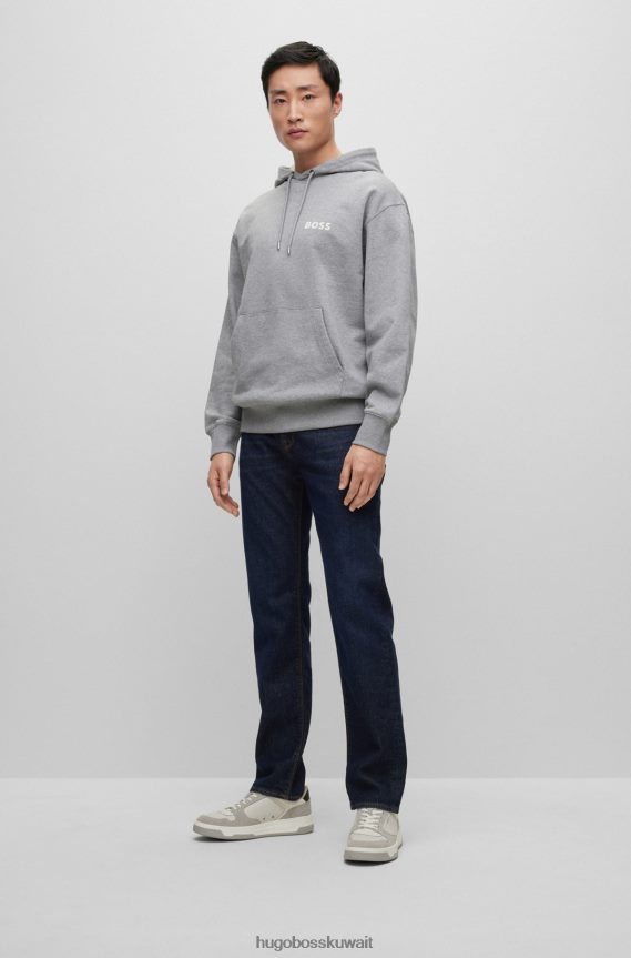 4TFNJN2547 رمادي فاتح Hugo Boss كنزة بغطاء رأس من القطن العضوي باللون الرمادي الفاتح مع شعار هوغو بطبعة مطاطية