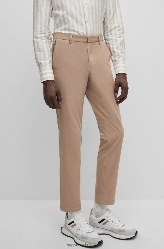 4TFNJN2556 البيج الفاتح Hugo Boss بنطلون هوغو ذو قصة ضيقة باللون البيج الفاتح مع طيات أمامية من مزيج القطن