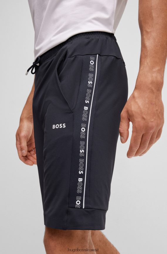 4TFNJN2590 أزرق غامق Hugo Boss شورت هوغو ذو قصة عادية مع شريط شعار باللون الأزرق الداكن