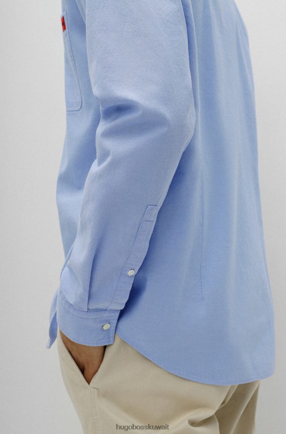 4TFNJN2594 أزرق فاتح Hugo Boss قميص Hugo ذو قصة ضيقة باللون الأزرق الفاتح من القطن مع ملصق شعار باللون الأحمر