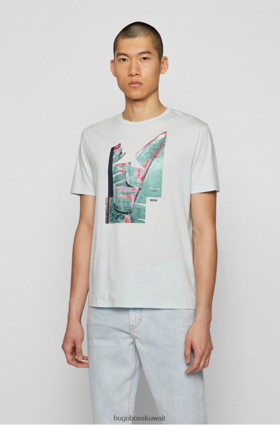 4TFNJN2603 اخضر فاتح Hugo Boss تي شيرت من قطن البيما بقصة عادية مع عمل فني ملون باللون الأخضر الفاتح