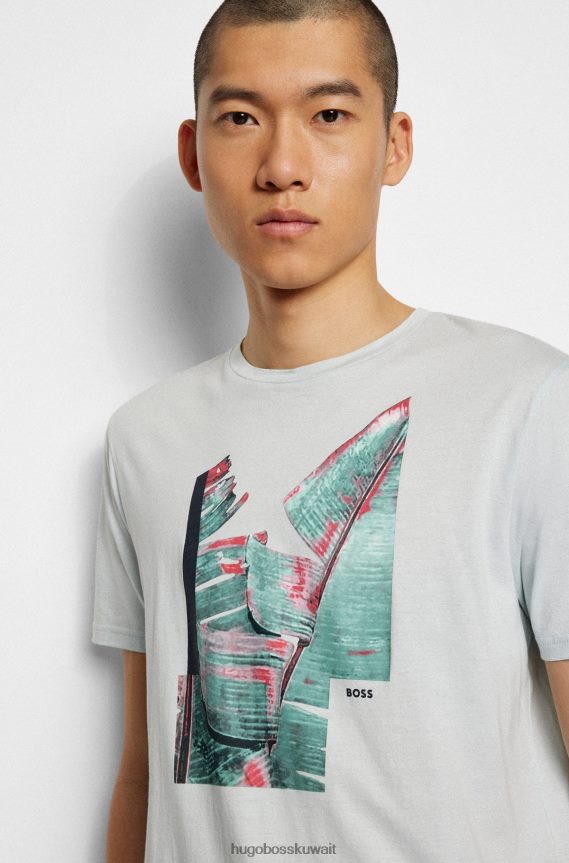 4TFNJN2603 اخضر فاتح Hugo Boss تي شيرت من قطن البيما بقصة عادية مع عمل فني ملون باللون الأخضر الفاتح