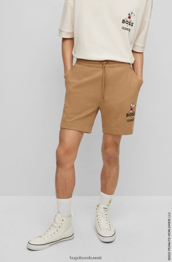 4TFNJN2611 اللون البيج Hugo Boss شورت من قطن تيري × الفول السوداني مع عمل فني