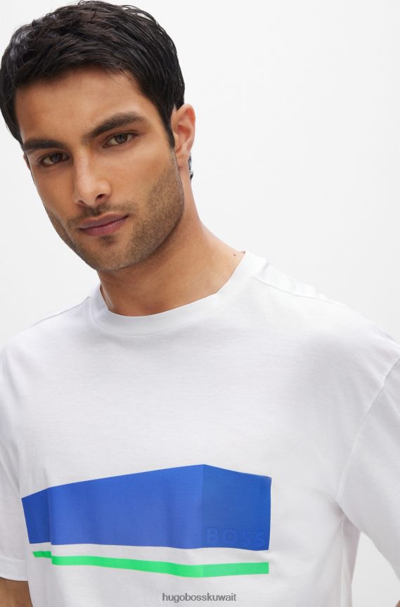 4TFNJN2624 أبيض Hugo Boss تيشيرت Hugo مريح من القطن العضوي مع شعار عمل فني باللون الأبيض