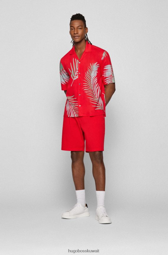 4TFNJN2630 أحمر Hugo Boss قميص Hugo ذو قصة عادية وأكمام قصيرة مع طباعة أوراق الشجر باللون الأحمر
