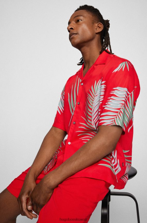 4TFNJN2630 أحمر Hugo Boss قميص Hugo ذو قصة عادية وأكمام قصيرة مع طباعة أوراق الشجر باللون الأحمر