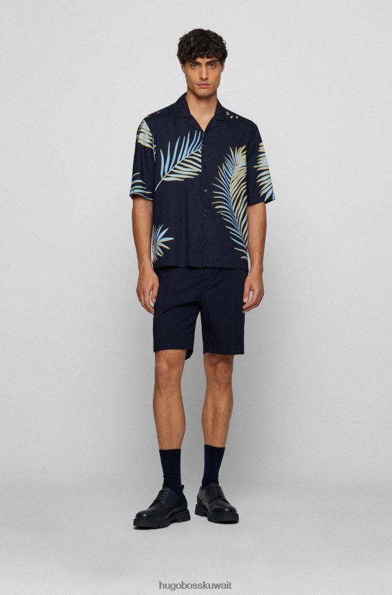 4TFNJN2631 أزرق غامق Hugo Boss قميص بأكمام قصيرة وقصة عادية مع طباعة أوراق الشجر باللون الأزرق الداكن