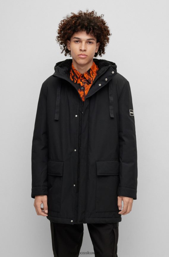 4TFNJN2653 أسود Hugo Boss سترة هوغو سوداء اللون طاردة للماء بمقاس عادي مع شعار مؤطر