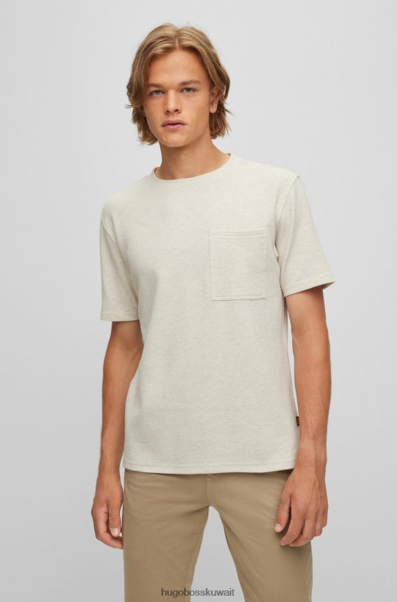 4TFNJN2659 البيج الفاتح Hugo Boss هوغو تي شيرت مريح باللون البيج الفاتح مع هيكل وافل