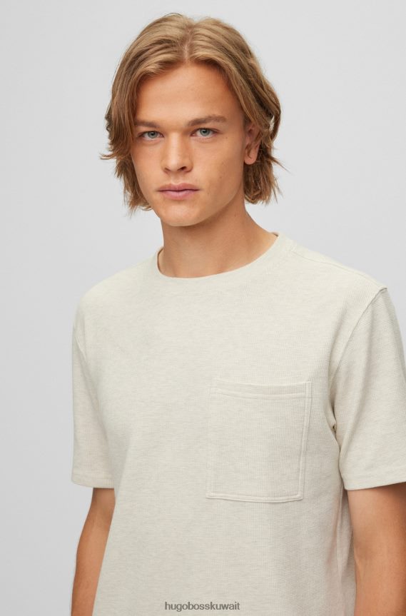 4TFNJN2659 البيج الفاتح Hugo Boss هوغو تي شيرت مريح باللون البيج الفاتح مع هيكل وافل