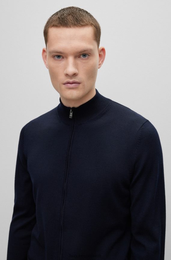 4TFNJN2696 أزرق غامق Hugo Boss سترة صوفية بقصة عادية من الصوف البكر مع شريط هوغو المميز باللون الأزرق الداكن