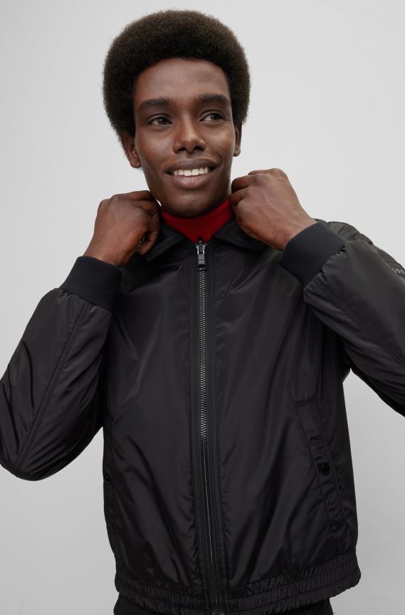 4TFNJN2697 أسود Hugo Boss سترة هوغو سوداء مقاومة للماء ذات وجهين مع شارة الشعار