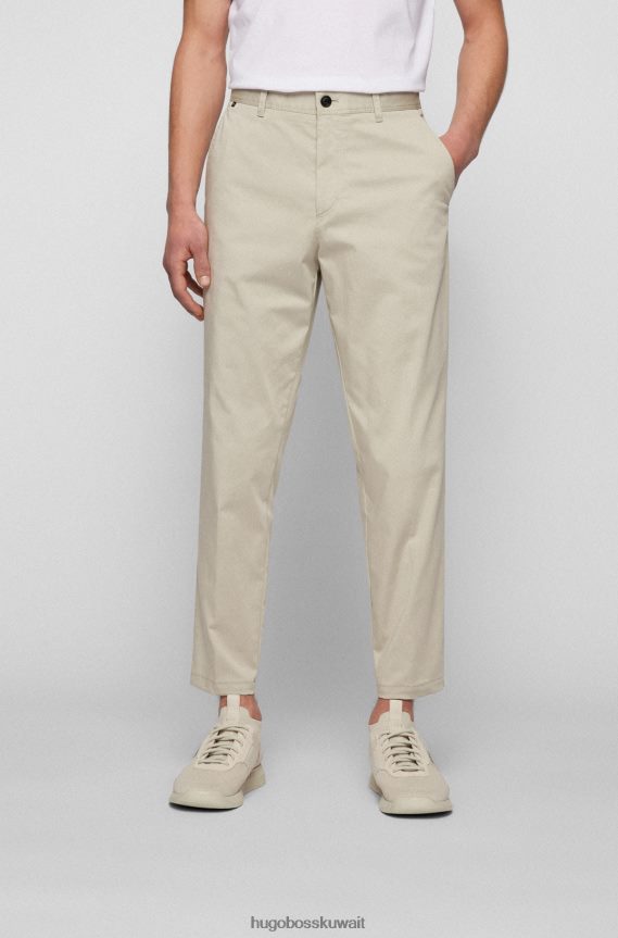 4TFNJN2702 البيج الفاتح Hugo Boss بنطال مريح مصنوع من قماش هيوجو المطاطي باللون البيج الفاتح