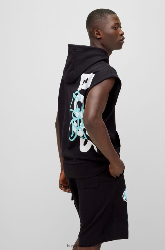 4TFNJN2704 أسود Hugo Boss هودي هوغو من القطن باللون الأسود المريح بدون أكمام مع عمل فني بشعار جرافيتي