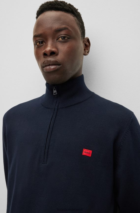 4TFNJN2730 أزرق غامق Hugo Boss سترة هوغو من القطن العضوي برقبة بسحاب مع شعار أحمر وأزرق داكن