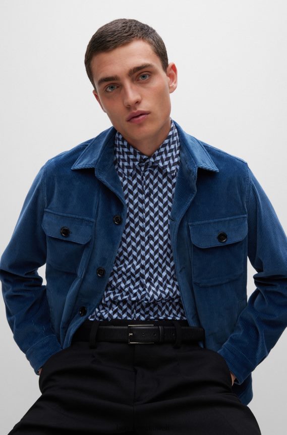 4TFNJN2761 أزرق فاتح Hugo Boss قميص بقصّة ضيّقة مصنوع من جيرسي هوغو المطاطي ذو الأداء الهندسي، باللون الأزرق الفاتح