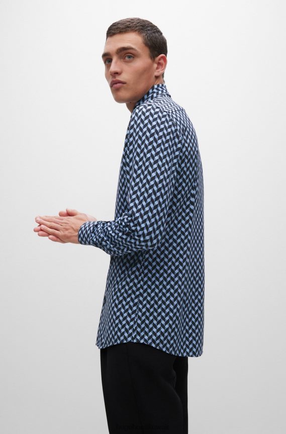 4TFNJN2761 أزرق فاتح Hugo Boss قميص بقصّة ضيّقة مصنوع من جيرسي هوغو المطاطي ذو الأداء الهندسي، باللون الأزرق الفاتح