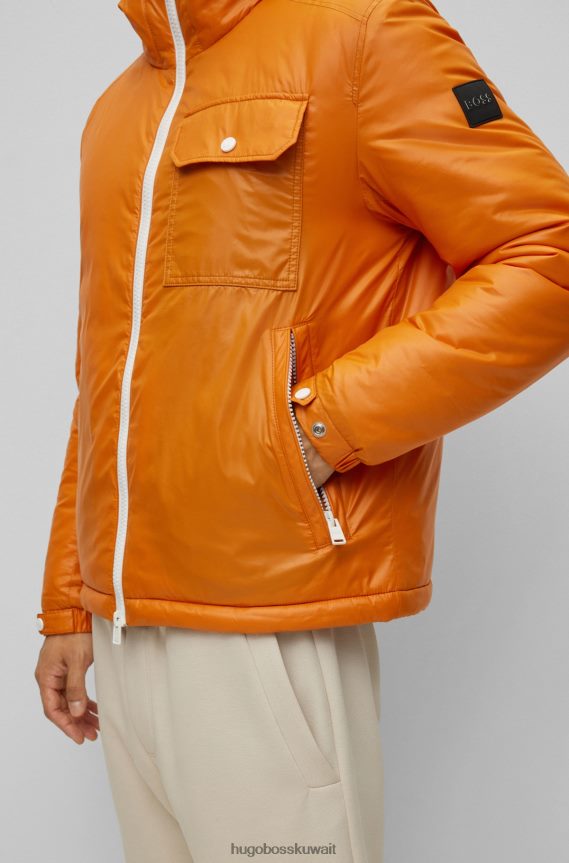 4TFNJN2807 برتقالي فاتح Hugo Boss سترة هوغو ذات غطاء رأس مقاومة للماء باللون البرتقالي الفاتح مصنوعة من مادة لامعة