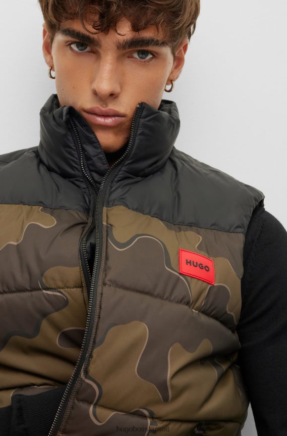 4TFNJN2819 منقوشة Hugo Boss جيليه هوغو منقوش بقصة ضيقة مع طباعة مموهة وشعارات مدمجة