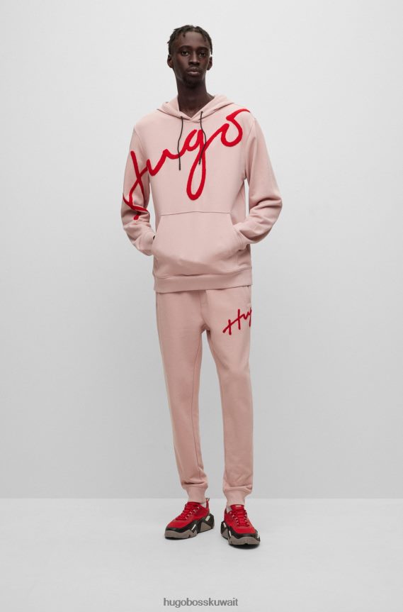 4TFNJN2853 وردي فاتح Hugo Boss هودي من قطن تيري باللون الوردي الفاتح مع شعار هوغو مطرز كبير الحجم