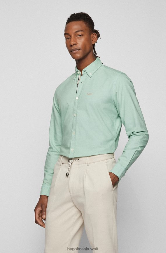 4TFNJN2880 اخضر فاتح Hugo Boss قميص أخضر فاتح بقصة عادية مزين بشعار Hugo مصنوع من قطن أكسفورد
