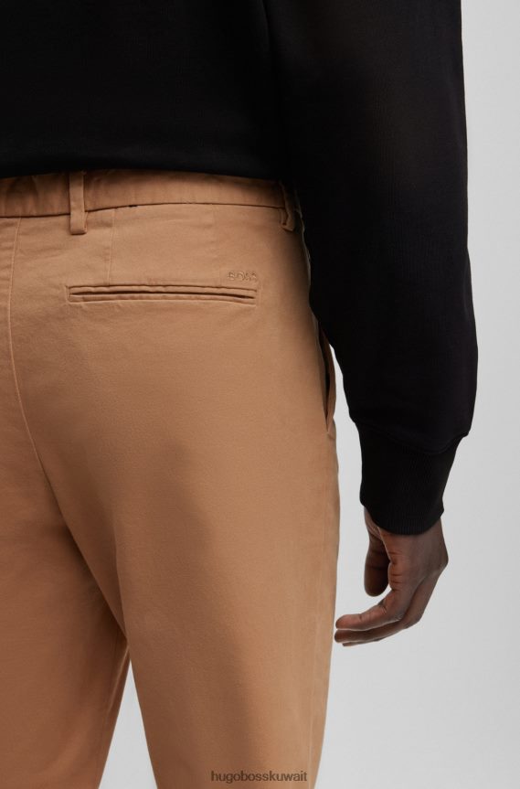 4TFNJN2932 اللون البيج Hugo Boss بنطال تشينو باللون البيج مصنوع من قماش الجبردين القطني المطاطي