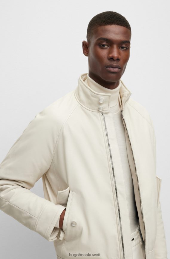 4TFNJN2978 أبيض Hugo Boss سترة هارينجتون بيضاء من جلد نابا مع حشوة من الريش