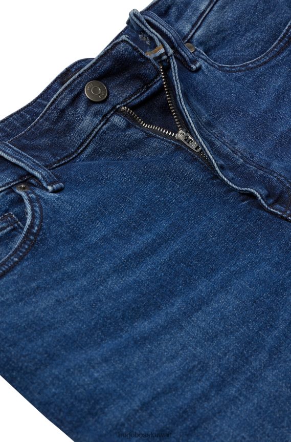 4TFNJN3002 أزرق غامق Hugo Boss شورت بقصة عادية من قماش الدنيم المريح والمطاط باللون الأزرق الداكن