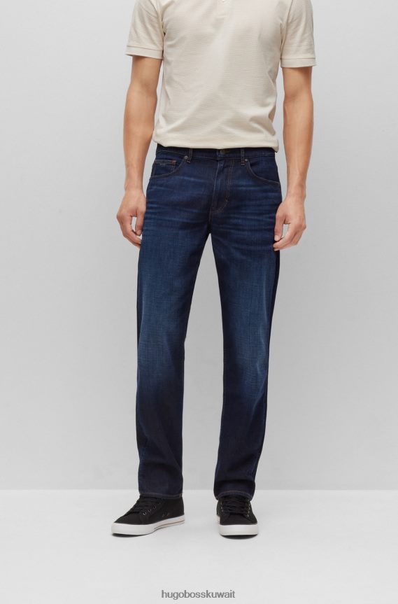 4TFNJN3026 أزرق غامق Hugo Boss جينز أزرق داكن باللون الأزرق الداكن من قماش الدنيم فائق النعومة والمطاط المريح