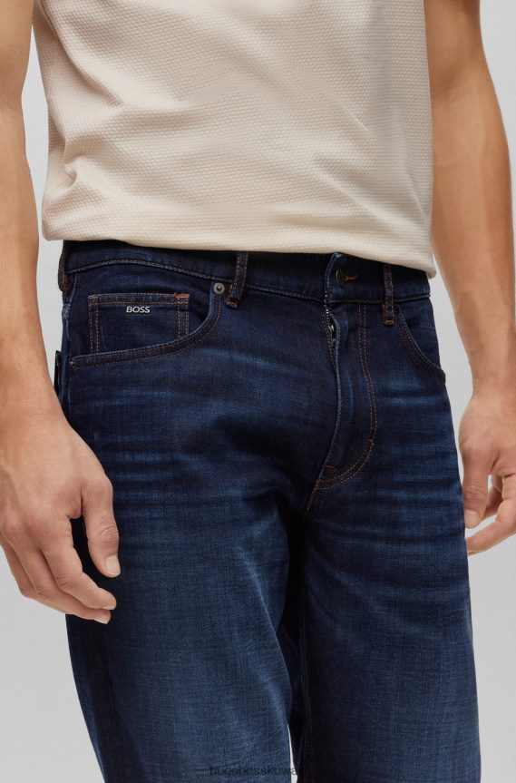 4TFNJN3026 أزرق غامق Hugo Boss جينز أزرق داكن باللون الأزرق الداكن من قماش الدنيم فائق النعومة والمطاط المريح