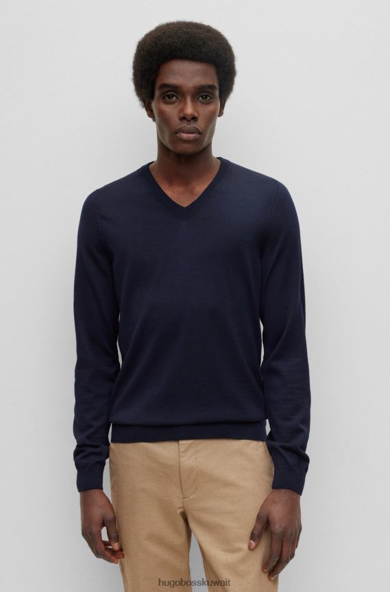 4TFNJN3069 أزرق غامق Hugo Boss سترة هوغو ذات لون أزرق داكن ورقبة على شكل حرف V من الصوف البكر