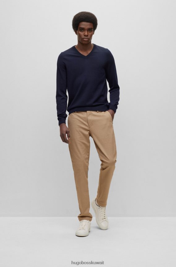 4TFNJN3069 أزرق غامق Hugo Boss سترة هوغو ذات لون أزرق داكن ورقبة على شكل حرف V من الصوف البكر