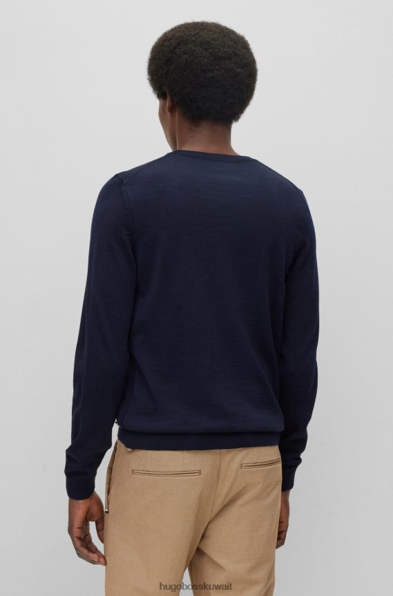 4TFNJN3069 أزرق غامق Hugo Boss سترة هوغو ذات لون أزرق داكن ورقبة على شكل حرف V من الصوف البكر