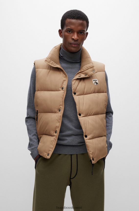 4TFNJN3074 اللون البيج Hugo Boss جيليه مبطن مقاوم للماء مع شارة شعار الجبل هوغو بيج