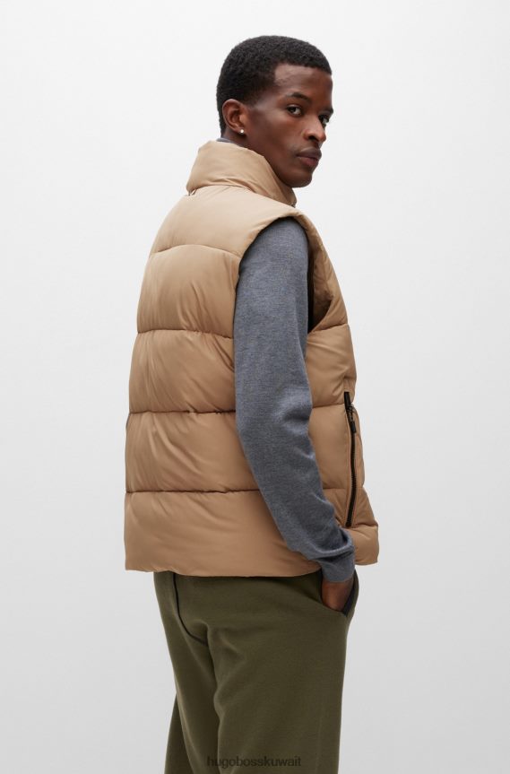 4TFNJN3074 اللون البيج Hugo Boss جيليه مبطن مقاوم للماء مع شارة شعار الجبل هوغو بيج