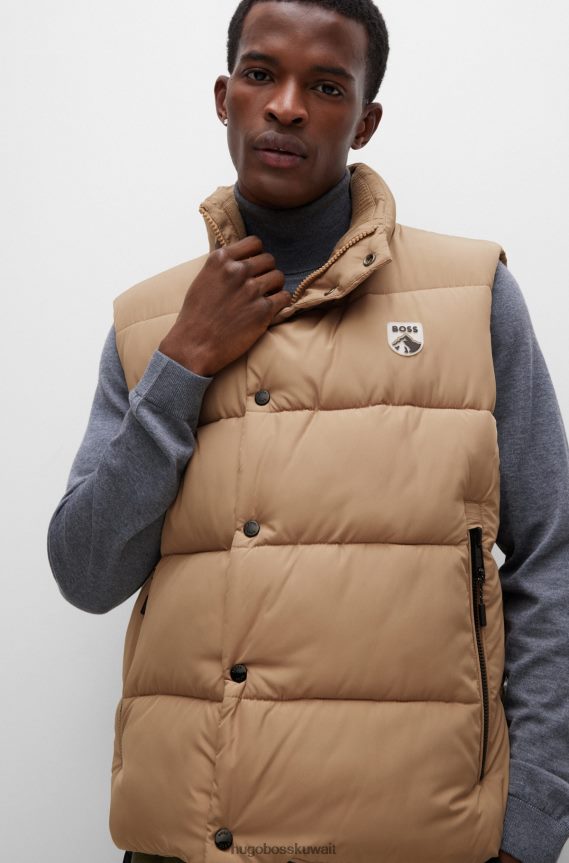 4TFNJN3074 اللون البيج Hugo Boss جيليه مبطن مقاوم للماء مع شارة شعار الجبل هوغو بيج