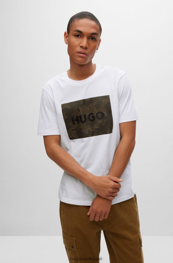 4TFNJN3081 أبيض Hugo Boss تيشيرت هوغو من الجيرسي القطني باللون الأبيض مع طبعة مموهة للعلامة التجارية