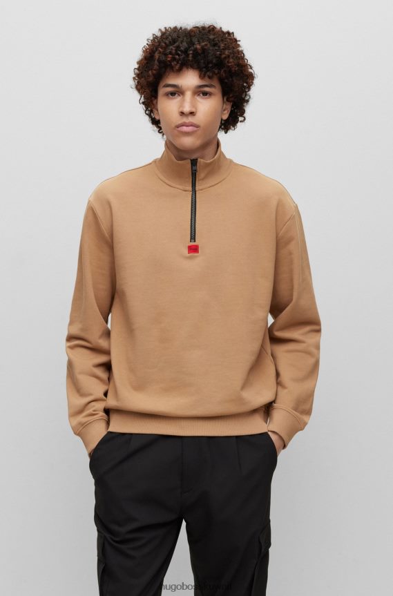 4TFNJN3114 اللون البيج Hugo Boss كنزة مريحة ذات رقبة بسحاب من قطن تيري الفرنسي هوغو بيج