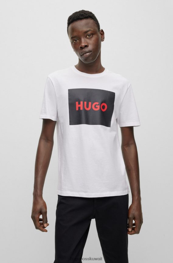 4TFNJN3133 أبيض Hugo Boss تي شيرت قطن هوغو أبيض مع ملصق شعار أحمر