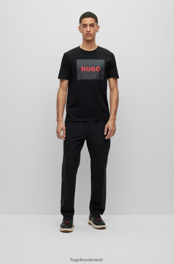 4TFNJN3134 أسود Hugo Boss تي شيرت هوغو من القطن باللون الأسود مع ملصق شعار أحمر
