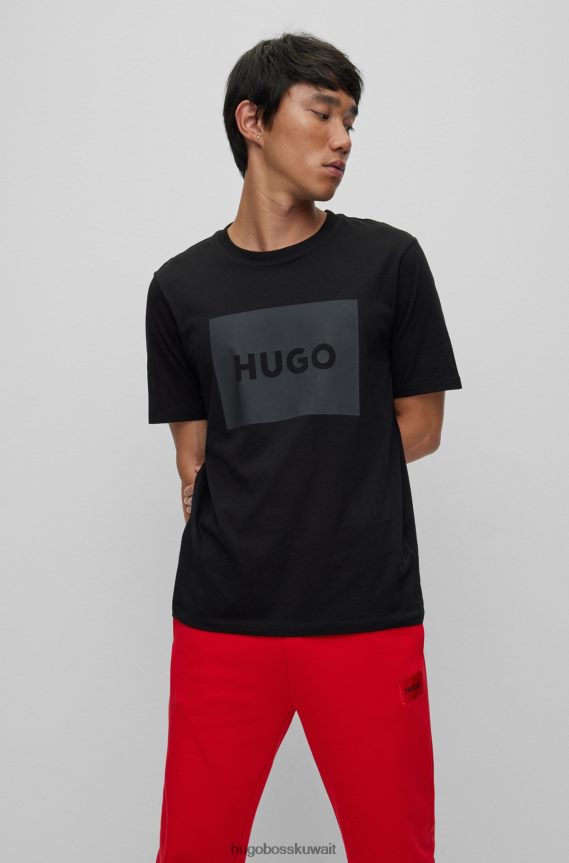 4TFNJN3135 أسود Hugo Boss تيشيرت هوغو من القطن مع ملصق شعار أحمر أسود