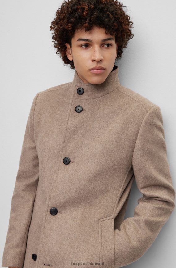 4TFNJN3137 اللون البيج Hugo Boss معطف من مزيج الصوف باللون البيج مع فتحة شعار هوغو