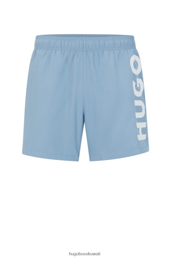 4TFNJN3172 أزرق فاتح Hugo Boss هوغو شورت سباحة سريع الجفاف مع شعار عمودي باللون الأزرق الفاتح