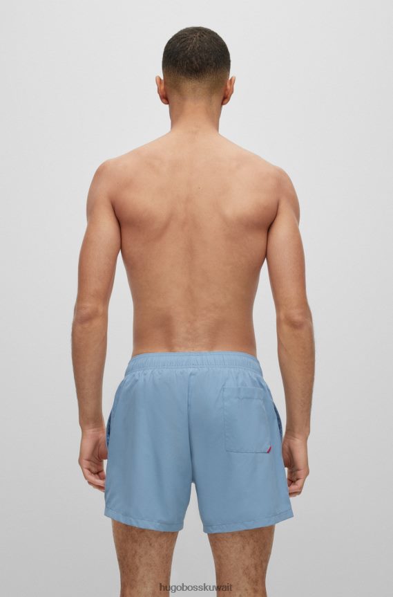 4TFNJN3172 أزرق فاتح Hugo Boss هوغو شورت سباحة سريع الجفاف مع شعار عمودي باللون الأزرق الفاتح
