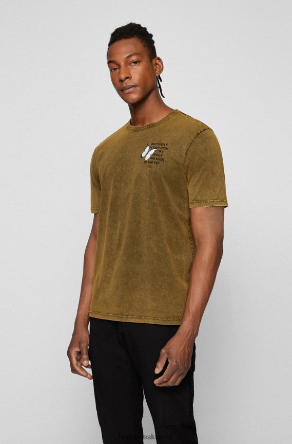 4TFNJN3182 بني غامق Hugo Boss تي شيرت هوغو بني داكن مريح من القطن المصبوغ مع أعمال فنية إبداعية