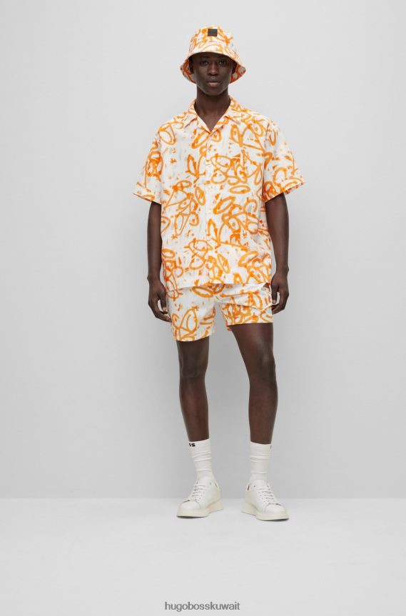 4TFNJN3220 البرتقالي Hugo Boss قميص هوغو برتقالي بأكمام قصيرة وقصة مريحة مع أعمال فنية على الجدران