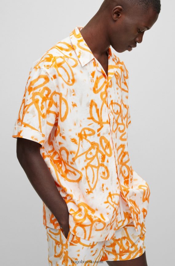 4TFNJN3220 البرتقالي Hugo Boss قميص هوغو برتقالي بأكمام قصيرة وقصة مريحة مع أعمال فنية على الجدران