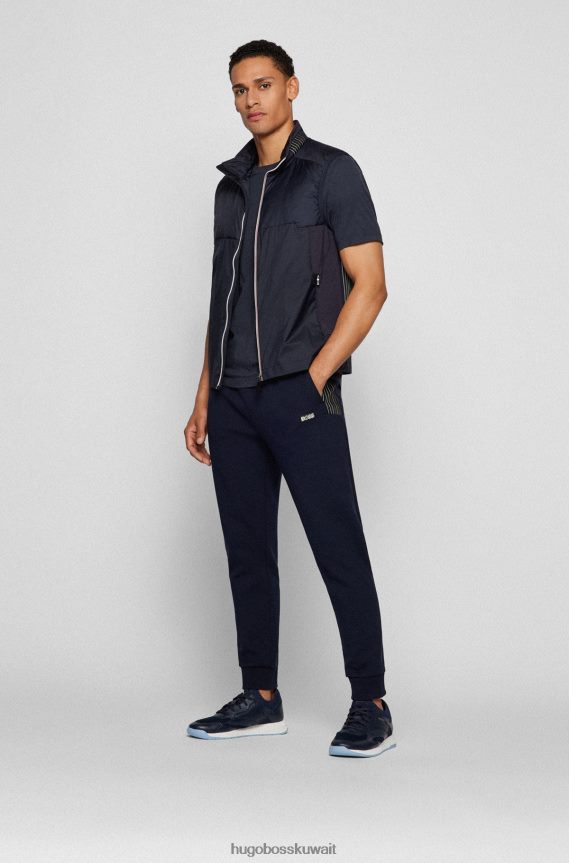 4TFNJN3223 أزرق غامق Hugo Boss جيليه مبطن مع شعار هوغو متعدد الألوان باللون الأزرق الداكن