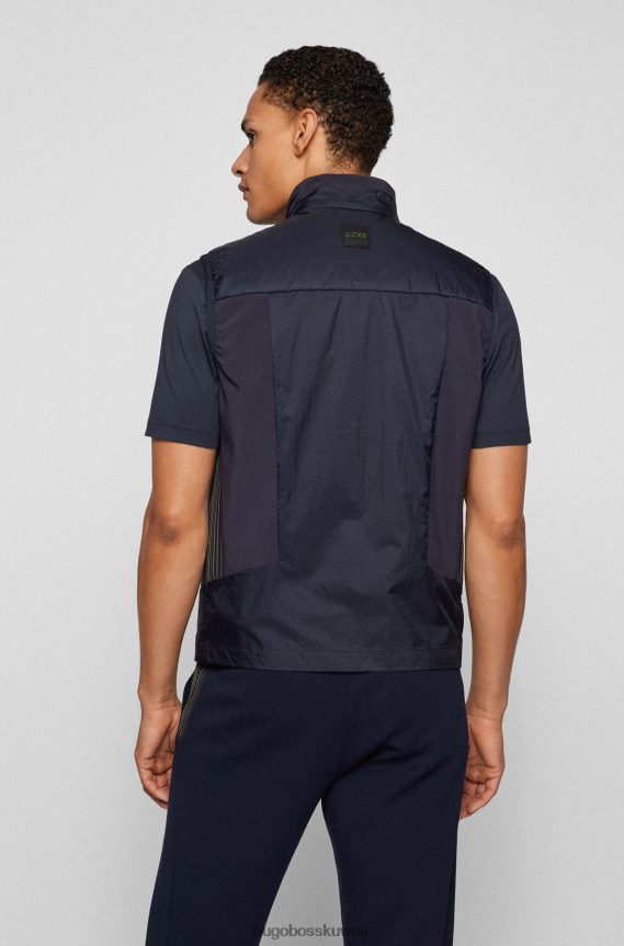 4TFNJN3223 أزرق غامق Hugo Boss جيليه مبطن مع شعار هوغو متعدد الألوان باللون الأزرق الداكن